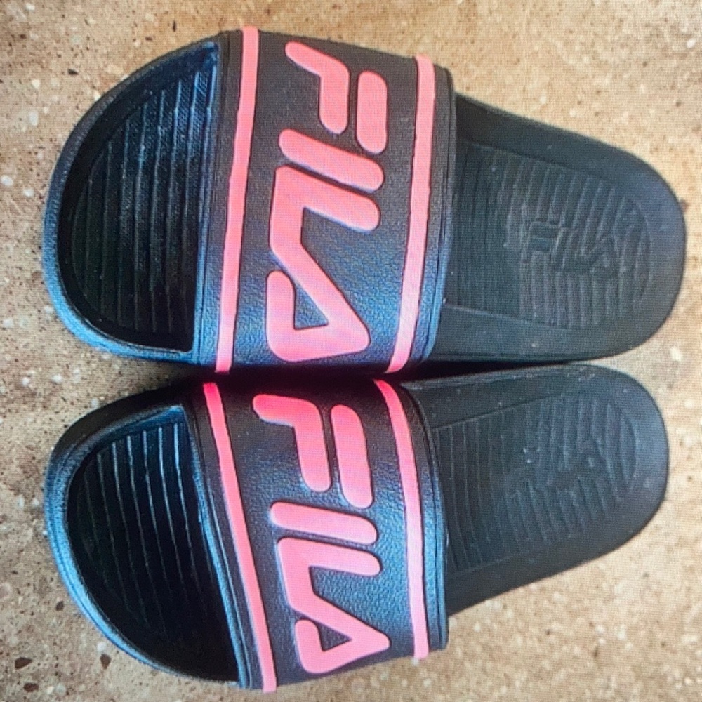 FILA Kids black and pink slide sandals